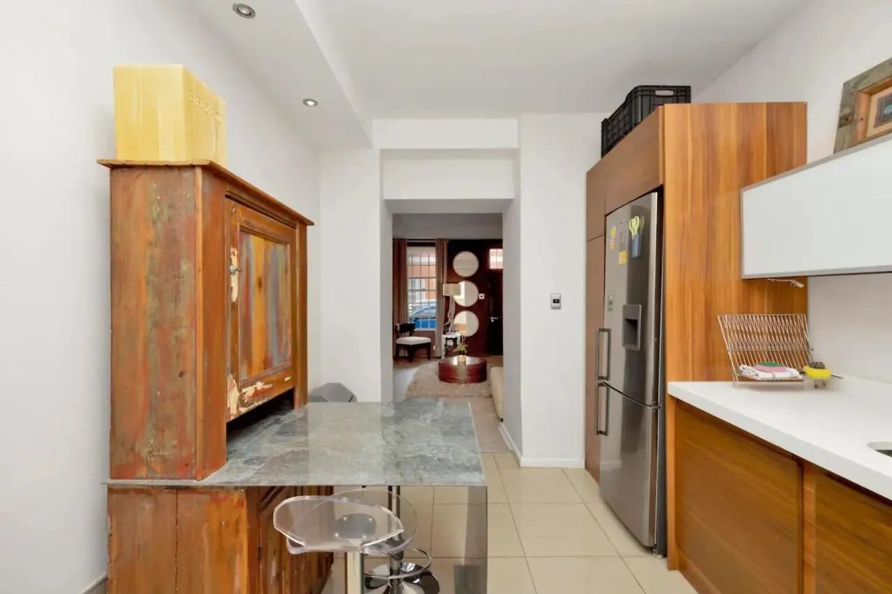 Charming Townhouse In De Waterkant Cape Town Holiday home